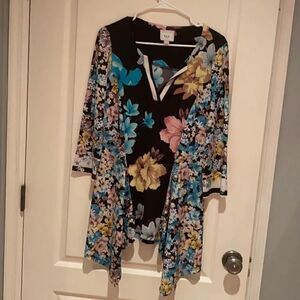 Asymmetrical floral V neck blouse M